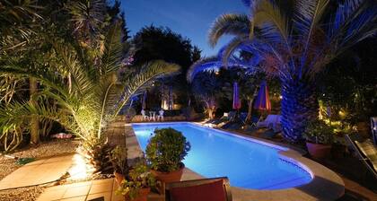 Villa de lujo, piscina privada, cerca de Sitges, un montón de deportes, relajarse en la zona de barbacoa