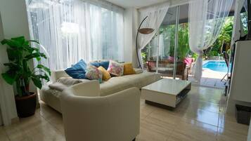 Smart TV, fireplace, video games, DVD player