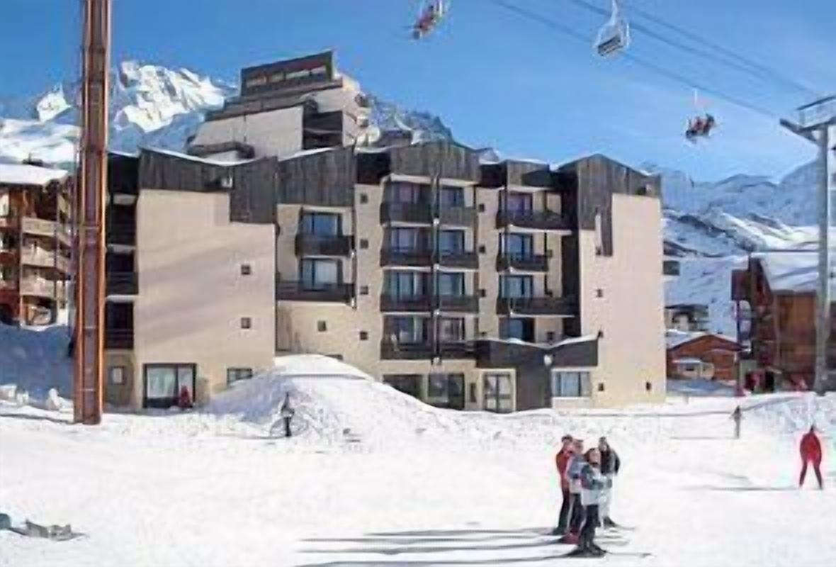 Great Apartment for up to 4, directly on the Piste, Ski In and Out.