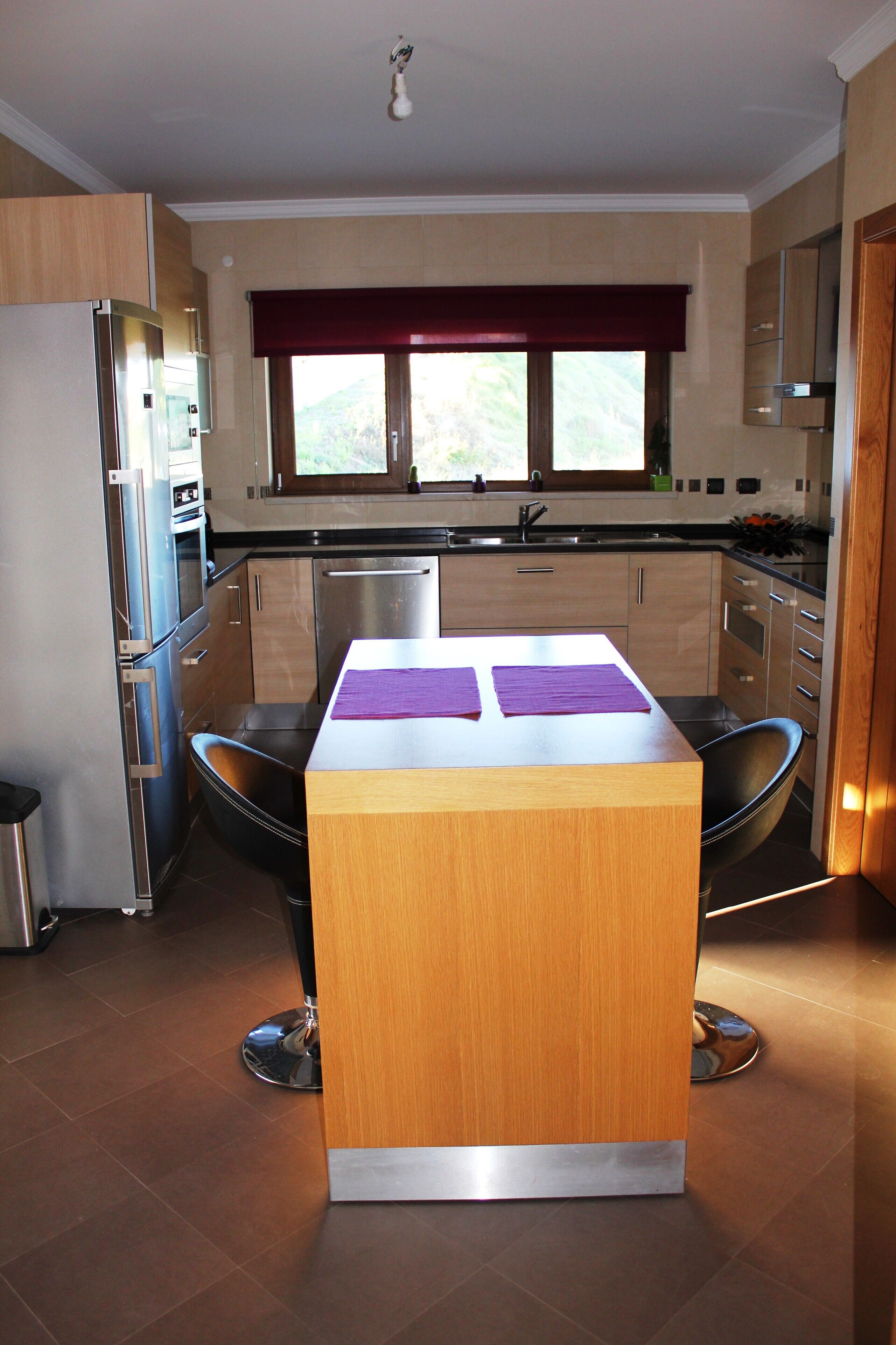 Stunning Detached Villa With Panoramic Views Over Montejunto Hills