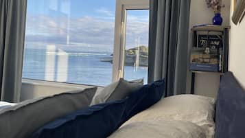 2 bedrooms, iron/ironing board, travel cot, free WiFi