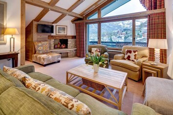 Spacious open plan lounge