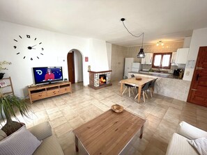 Télévision, cheminée