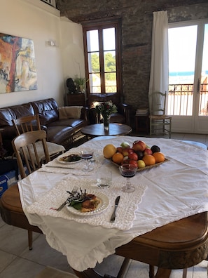 Dining - Elegant & rustic Collioure stay. With ensuite & sea view (Collioure)