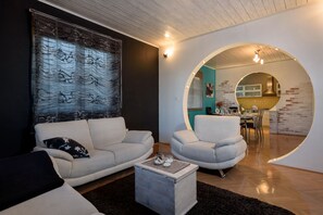 TV, fireplace, DVD player, stereo - EXPERIENCE of VACATION Holiday Home Presencia (Gustirna)