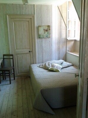 10 bedrooms, iron/ironing board, WiFi