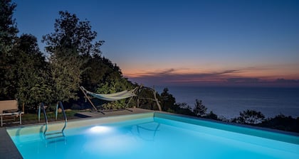 Villa Corallo: fantastischer privater Pool und traumhafte Meerblick.