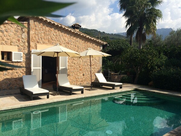 Outdoor pool, sun loungers