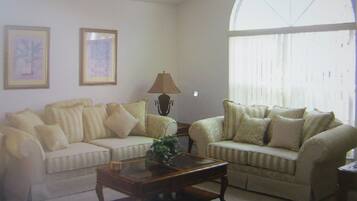 Télévision, lecteur de DVD, chaßne hi-fi