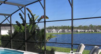 Hermosa espaciosa villa de 3 dormitorios con piscina privada y maravillosa vista al lago