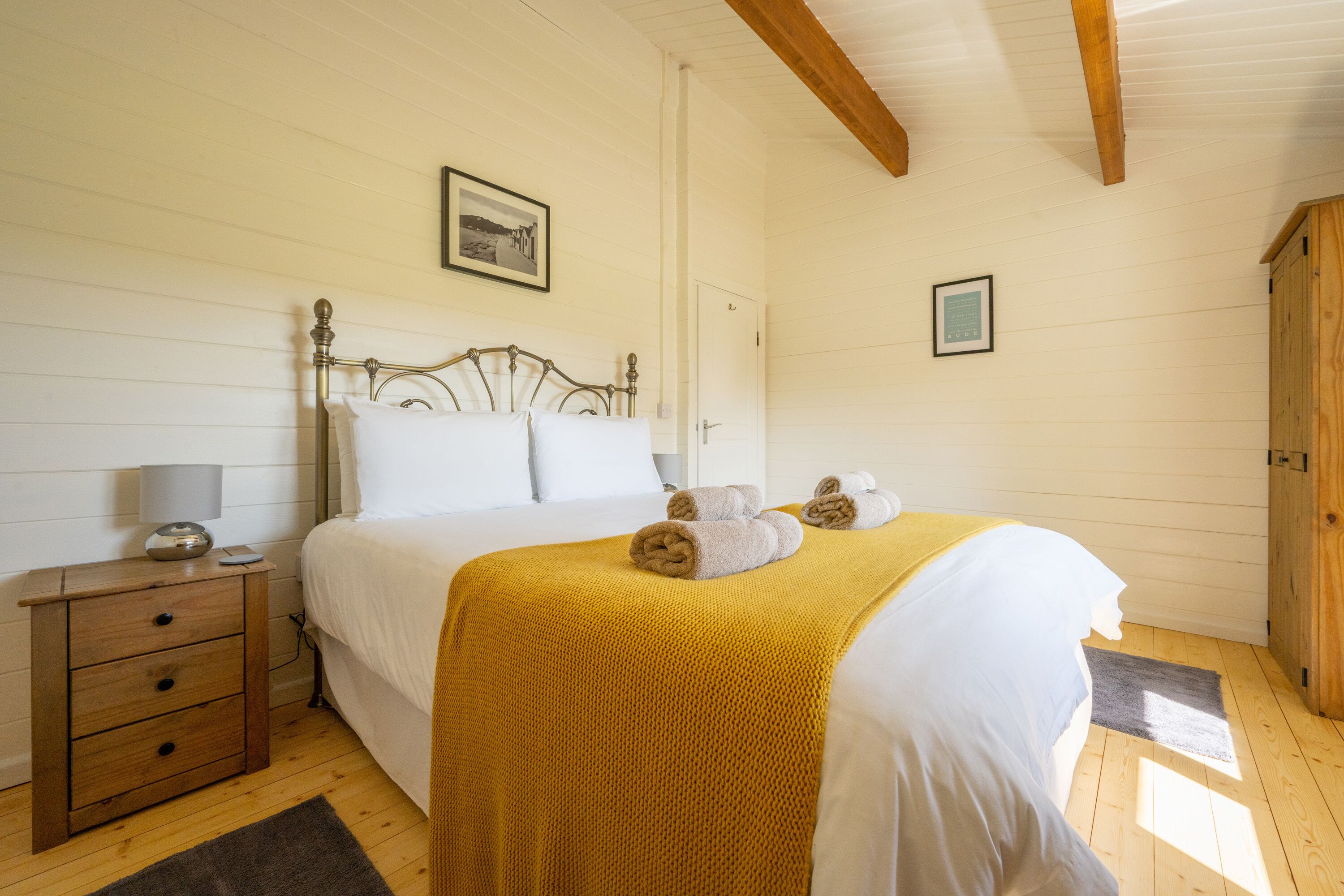 Summerleaze Lodge - Fabulous Family-Friendly Log Cabin Close to Sandy Beaches