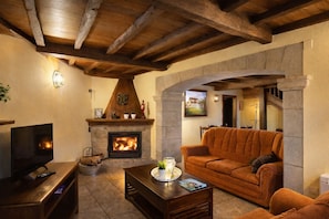 TV, fireplace