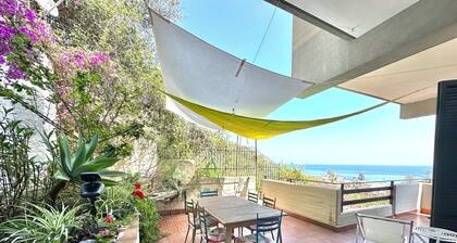 Spacious and bright apartment with terrace and beautiful sea views