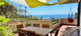 Spacious and bright apartment with terrace and beautiful sea views