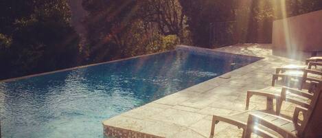 Infinity-Pool, beheizter Pool