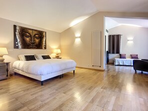 4 habitaciones, escritorio, tabla de planchar con plancha y wifi gratis 