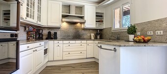 220 m² villa with 4 suites, 4 bathrooms and stunning views of the Esterel