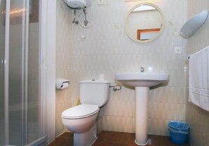 Shower, hair dryer, bidet, towels - Apartment in Es Caló area (Es Caló)