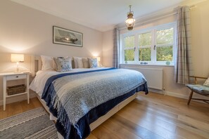 4 bedrooms, internet, bed sheets - Waterside, Wiveton, Norfolk (Wiveton)