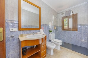 Bathtub, hair dryer, bidet, towels - Villa El Mal Pas / Can Seguinet (Alcúdia)