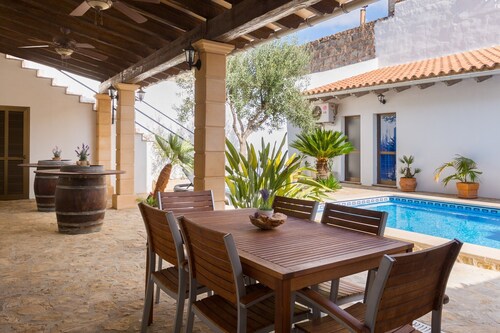 CAN GABRIEL, für 6 Personen, privatem Pool und Grill.