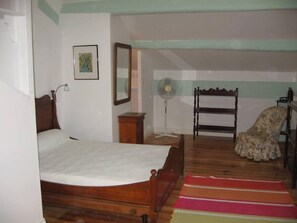 2 bedrooms, desk, free WiFi, bed sheets