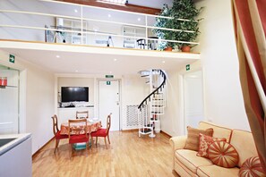 TV, DVD player - Terrace, City view, fully refurbished, walking distance to all monuments (Roma)