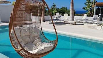 Een verwarmd zwembad