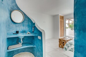 8 bedrooms, desk, soundproofing, iron/ironing board - instant holiday feeling  (Santiago del Teide)