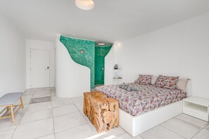 8 bedrooms, desk, soundproofing, iron/ironing board