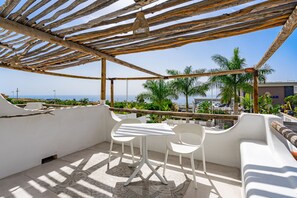 Outdoor dining - instant holiday feeling (Santiago del Teide)