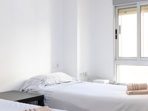 3 makuuhuonetta, silitysrauta/-lauta, internet, vuodevaatteet