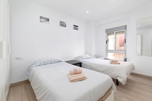 3 bedrooms, iron/ironing board, Internet, bed sheets