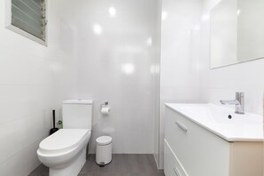 Bathtub, hair dryer