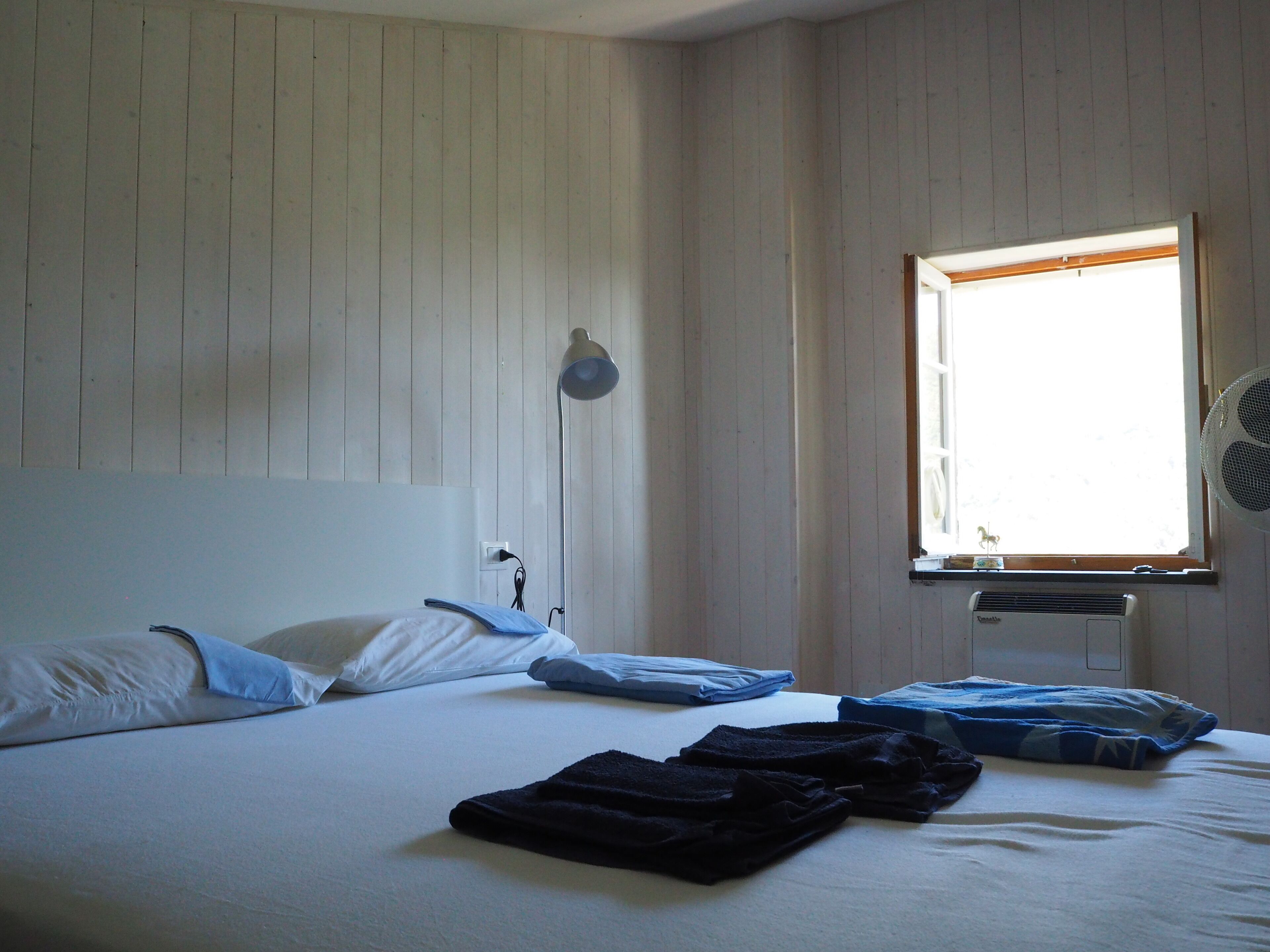 Among olive trees and lavender, small detached house with garden and private parking