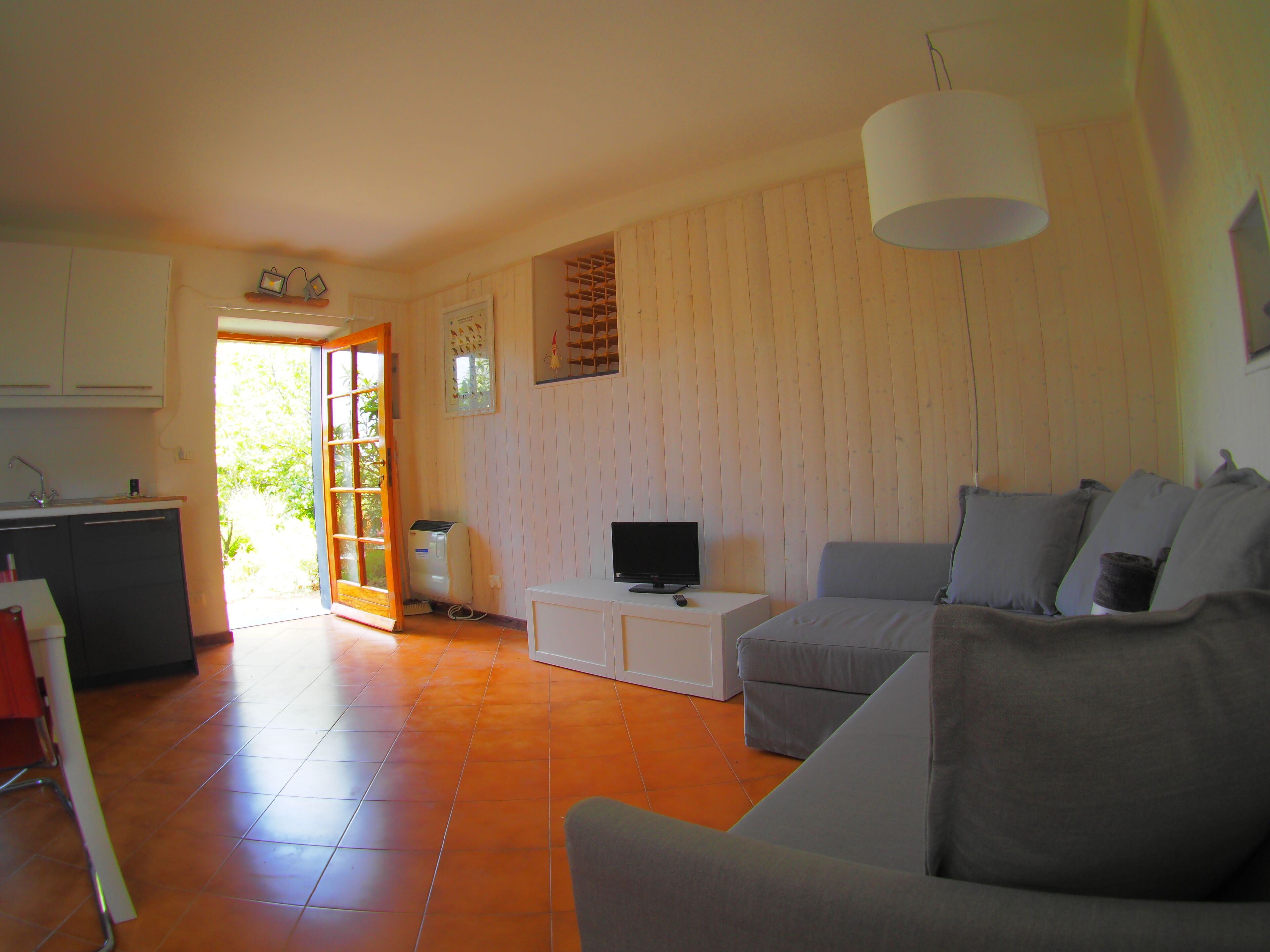 Among olive trees and lavender, small detached house with garden and private parking