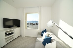 Smart TV - PENTHOUSE on the sea with garage June-September check-in/check-out on Saturdays (Alassio)