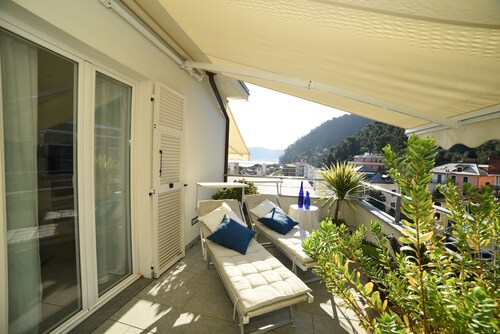 PENTHOUSE on the sea with garage June-September check-in/check-out on Saturdays
