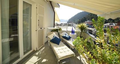 PENTHOUSE on the sea with garage June-September check-in/check-out on Saturdays