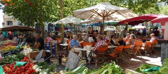 Well-equipped House At Foot of Medieval Cité with Garage, Wifi & 2 Shower rooms