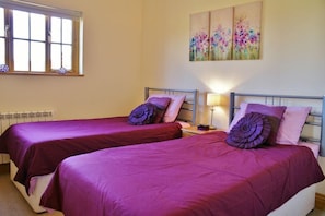 5 bedrooms - The Cotswold Manor Barn, Exclusive Hot Tub, Games Barn, 70 acres of Parkland (Bampton)