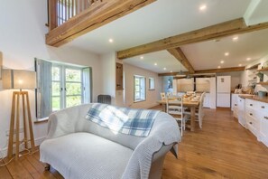 TV, fireplace - Field Row, Field Dalling, Norfolk (Holt)