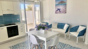 A modern kitchen with white cabinets, a built-in oven, and a gas stove. - GALLIPOLI / MARINA DI MANCAVERSA VILLA TUCHESE 4/5 PLACES 100 MT FROM THE SEA (Marina di Mancaversa-giannelli)