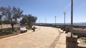 A paved walkway with benches and street lamps, leading to a scenic overlook by the sea. - GALLIPOLI / MARINA DI MANCAVERSA VILLA TUCHESE 4/5 PLACES 100 MT FROM THE SEA (Marina di Mancaversa-giannelli)