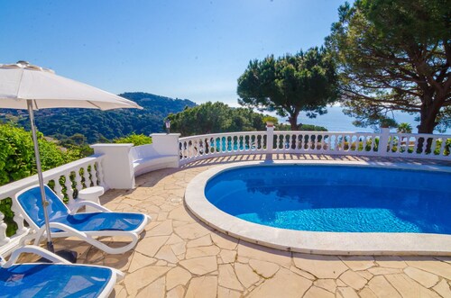 Club Villamar - Typical Spanish villa with private pool and precious sea views, located at only 5...