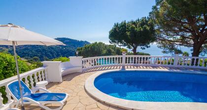 Club Villamar - Typical Spanish villa with private pool and precious sea views, located at only 5...