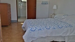 5 bedrooms, in-room safe, iron/ironing board, free WiFi