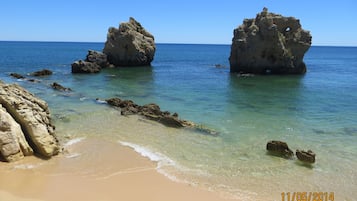 Ranta lÀhistöllÀ, rantapyyhkeitÀ