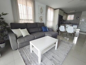 TV - FABULOUS DUPLEX C9 WITH PRIVATE POOL (Callao Salvaje)