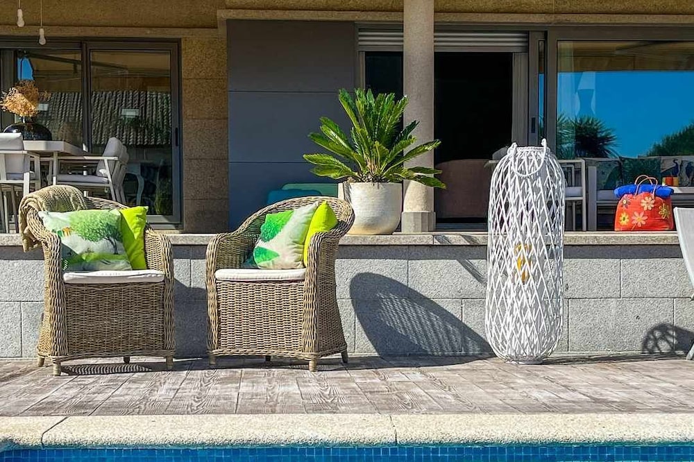 Spacious, luxurious and comfortable Villa. Located on the beach of Montalvo.